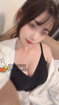 木瓜 24歲D+：初戀爆乳尤物！擁有白皙肌膚笑容可愛讓人一見就心動、床上表現乖巧聽話
