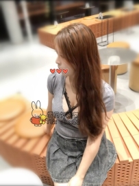 菜菜 24歲D罩杯：24歲極品知性爆乳姐姐！坐擁成熟知性健談熱情絕佳氣場、解鎖大胸女友