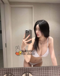 婉晴 26歲 E+罩杯：胸推口活雙重尤物！實測溫熱巨乳貼上妳的胸膛、體驗她無可挑剔的口