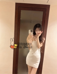 小迷 20歲 C+罩杯：黃金比例長腿細腰、緊身短裙極度顯身材、眼神乾淨狂放電主動求摸實