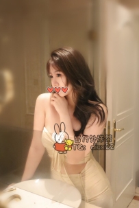 知知 26歲D罩杯：26歲極品性感OL！坐擁性感客服皮膚白皙豐滿不肉神級身材、解鎖口技很