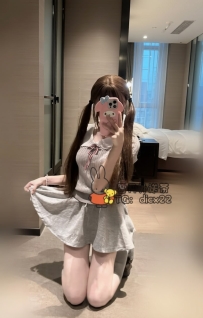 芷晴 19歲C罩杯：19歲極品白嫩小隻馬！坐擁小隻馬皮膚白嫩活潑俏皮純欲神顏、解鎖超級