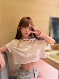 栗涵 21歲 C罩杯：天生噴泉體質、濕透床單、體驗水窪衝刺快感