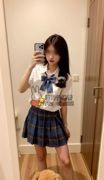 奈愛 19歲 C+罩杯：100%嫩齒學生妹進房一秒變小母狗、主動搖擺迎大肉棒、極致深喉直插