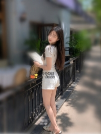 美璃 18歲C+：剛滿18歲現役學生妹！鳳山高中校花級、臉蛋清純可愛、完美身材比例