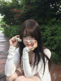 小薇 22歲 C罩杯：制服誘惑、皮膚吹彈可破、害羞聽話努力取悅