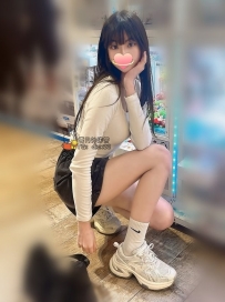 小妮 23歲C罩杯：23歲高雄茶客熱搜爆款！整體乾淨耐看型身材纖細極品妹，解鎖比例輕盈