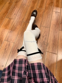單單 19歲 165cm：頂級白嫩爆發性慾、素人怕亂約下海、主動女上無套榨乾實測