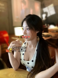 柏柏 24歲D罩杯：24歲極品氣質爆乳女神！坐擁氣質好談吐大方神顏、解鎖溫柔悶騷親和力