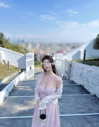 草莓 24歲：E奶圓潤衝擊、天生多汁體質、深喉口爆吞精、讓你欲罷不能