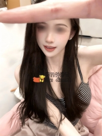 奶茶 25歲D：鄰家美眉親切可愛！白皙皮膚、粉乳搖晃、鮑魚緊實敏感水多