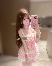 六六 19歲B罩杯：19歲無敵膠原蛋白美體！解鎖B罩杯不大不小一手掌握剛剛好、體驗年輕